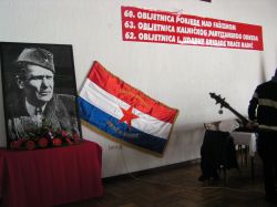 Trostruka_partizanska_spomenica.JPG