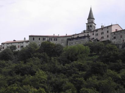 Buzet_na_vrhu_brda.JPG