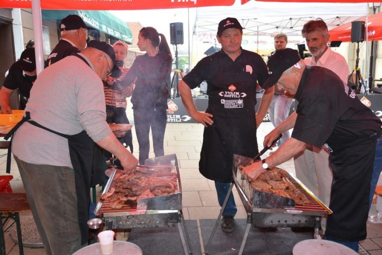 Mladi kuhari ispekli su najbolji roštilj na prvenstvu