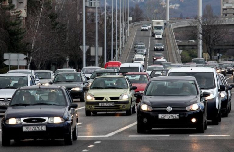 obvezna vožnja s upaljenim svjetlima