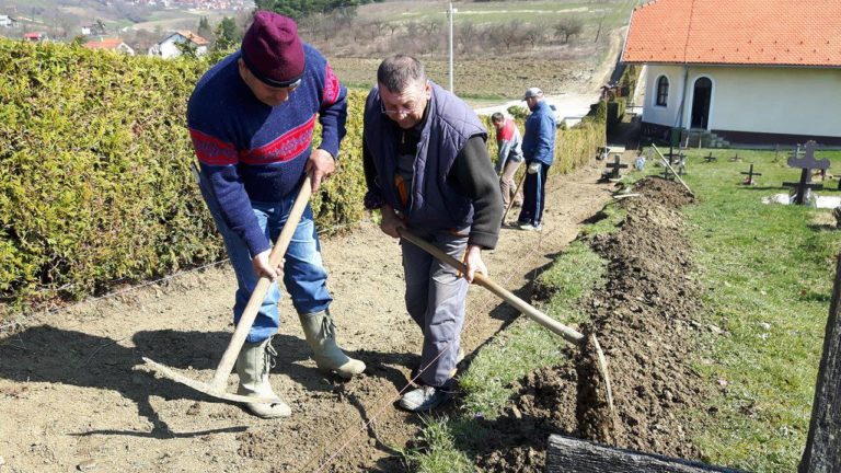 Navedenim radovima urediti će se oko 160 metra staza, kao nastavak već prije izvedenih radova kojima je na mjesnom groblju u Gornjoj Rijeci uređeno i asfaltirano oko 130 metara staza.