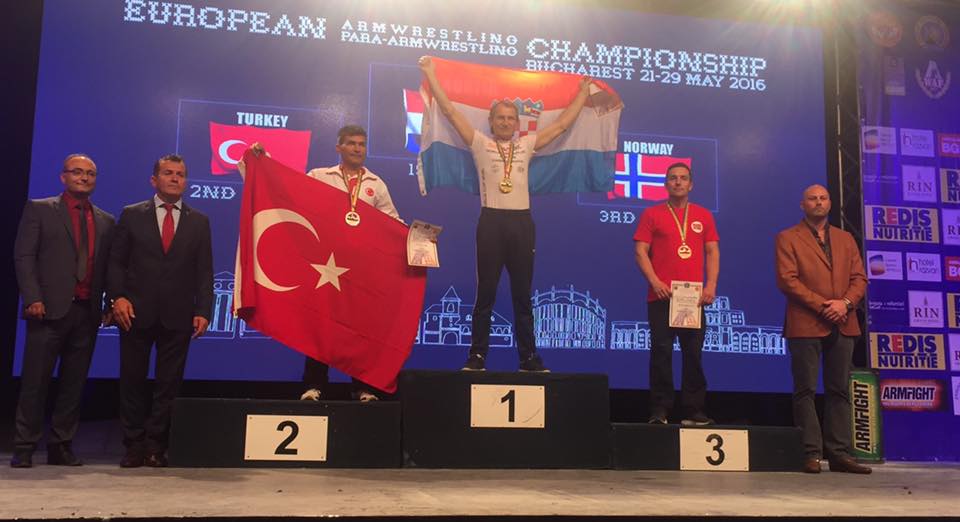13255962_496258917234435_8151541231968094269_n_Drazen_Kogl_prvak_europe_obaranje_ruku_armwrestling