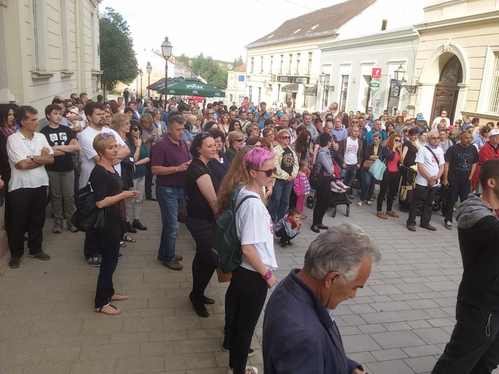20160601_180942_prosvjed_podrske_Hrvatska_moze_bolje_cjelovita_kurikularna_reforma_Udruga_POINT_Krizevci