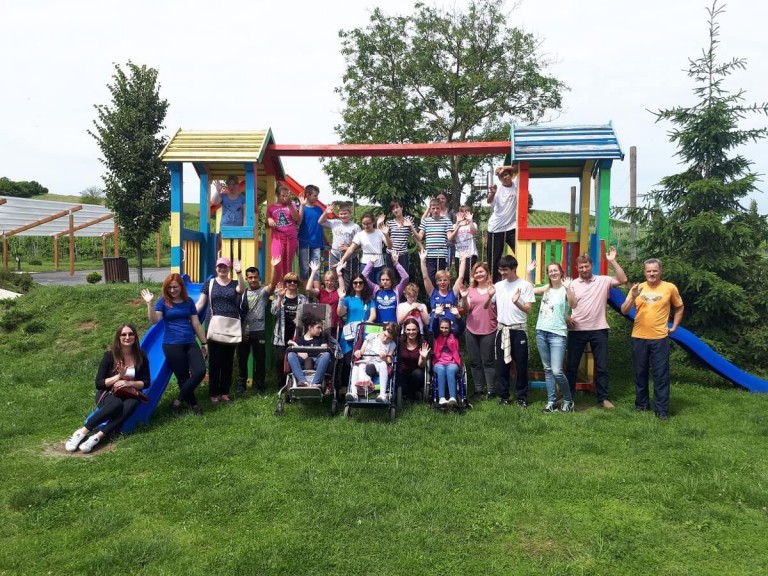 Sudionici eTwinning projekta „Upoznajmo se!“ koji provode tri škole, Centar za odgoj, obrazovanje i rehabilitaciju Podravsko sunce Koprivnica, Centar za odgoj, obrazovanje i rehabilitaciju Križevci i V. osnovna škola Bjelovar