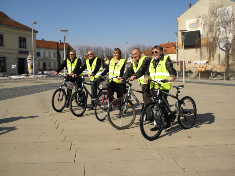 Novi fosili sudjeluju u akciji povećanja sigurnosti u prometu, u Križevcima 21. veljače 2012. - u sjećanje na Rajka Dujmića (foto R.Matić)