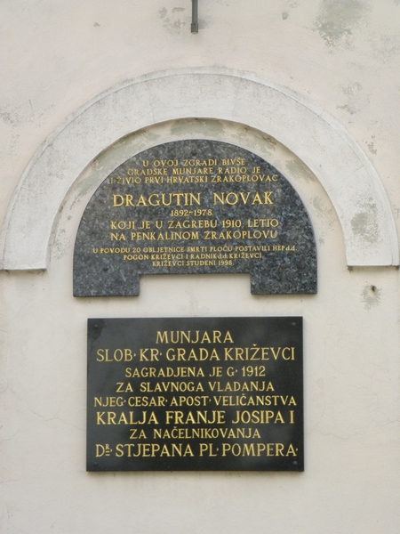 Spomen ploča Dragutinu Novaku na zgradi bivše munjare u Križevcima (foto R. Matić)