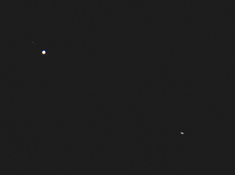 Nedugo nakon konjunkcije Jupitera i Saturna krajem prošle godine - Jupiter i njegovi sateliti u istom vidnom polju teleskopa sa Saturnom. Tako su danas prividno blizu Venera i Mars (foto Martin Vujić)
