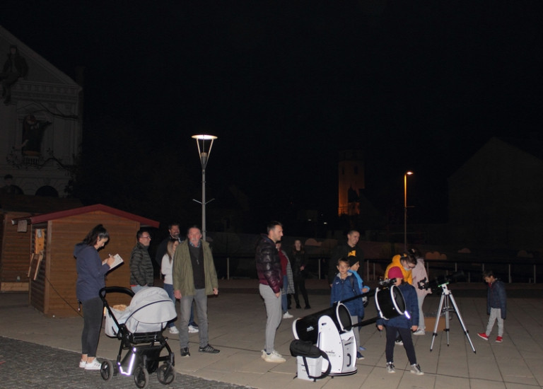 Na promatranje neba u Križevce sve češće dolaze Zagrepčani sa svojim teleskopima (foto Martin Vujić, 16. listopada)