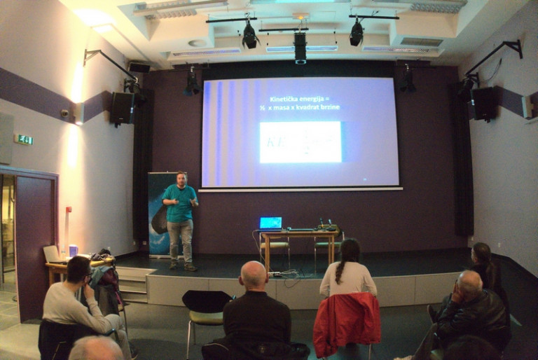 Karlo Bermanec na 2. danu Dana Meteorita Križevci, 26. studenoga, govori o mikrometeoritima i svemirskoj prašini (foto Andrej Dundović)
