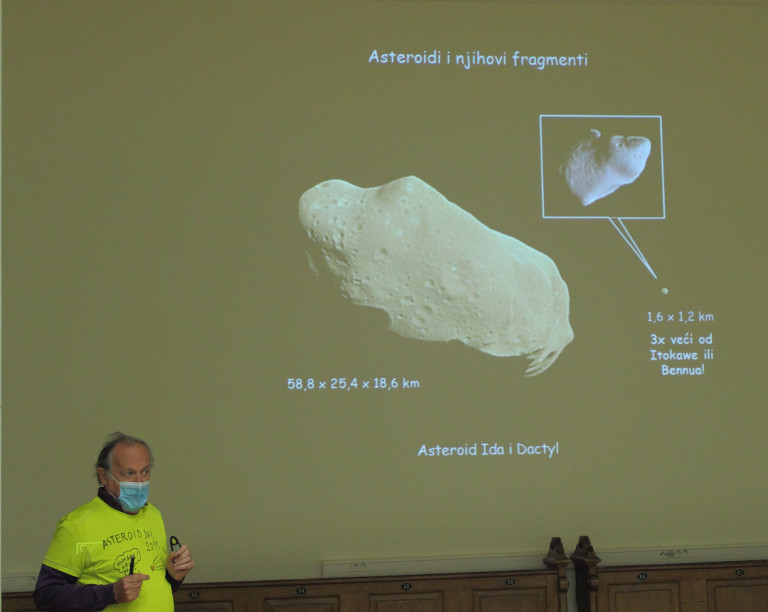 Uz najavu 2. dana Dana meteorita Križevci u petak, 26. studenoga - prof. Tihomir Marjanac na predavanju u Križevcima 6. studenoga prošle godine (foto Martin Vujić)