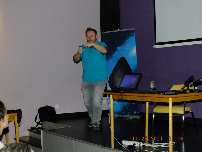 Karlo Bermanec na 2. danu Dana Meteorita Križevci, 26. studenoga, govori o mikrometeoritima i svemirskoj prašini (foto ProGEO-Hrvatska)