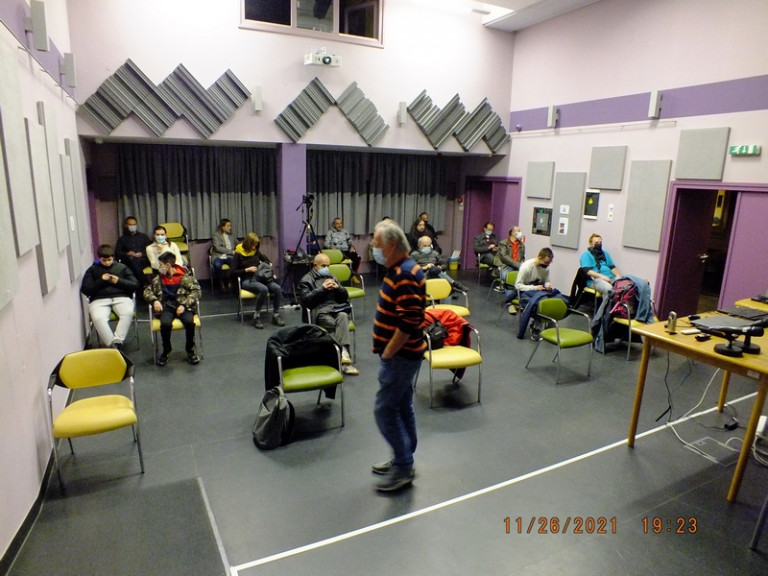 Prof. Tihomir Marjanac na 2. danu Dana Meteorita Križevci, 26. studenoga, govori o malim tijelima Sunčevoga sustava (foto ProGEO-Hrvatska)