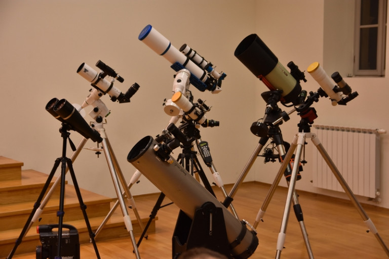Izložba opreme za promatranje neba u studenome 2020. godine (iz arhive Perzeida)