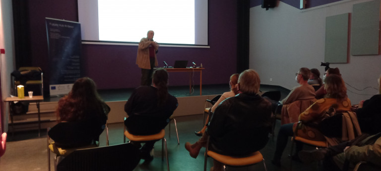 Prof. dr. sc. Dubravko Horvat na predavanju 'Kako najbrže putovati kroz prostorvrijeme' 28. listopada prošle godine (foto iz arhive Future Huba Križevci)