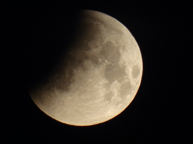 Djelomična pomrčina Mjeseca 16. svibnja (foto Valentina Brestak)