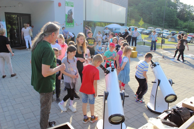 Križevački Perzeidi vode promatranje Sunca (kasnije i večernjeg neba) na 6. Hrašćinskom astru 20. svibnja 2022. (foto Martin Vujić)