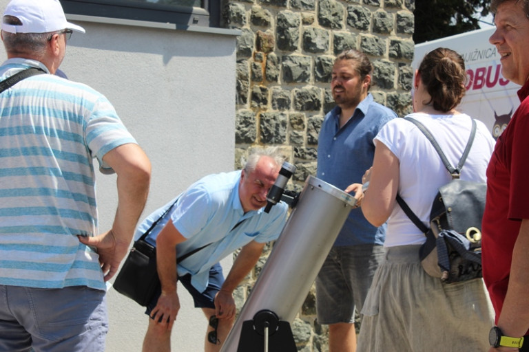 Ravnatelji zagrebačkih škola u posjetu Kozmološkom centru i Perzeidima (foto krizevci.hr)