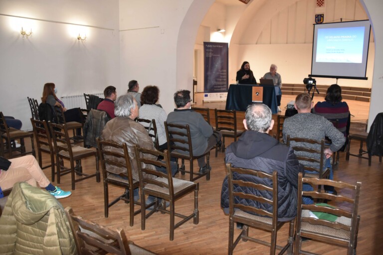 Dr. sc. Neven Bilić na Future Hubu Križevci predaje o postanku i razvoju svemira 5. travnja 2022. (foto Silvia Novosel)