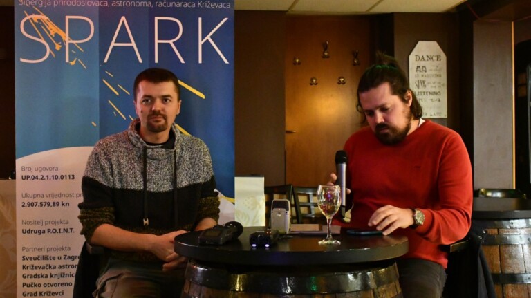 Gost Antonio Radić 'Agadmator' i moderator Andrej Dundović na SPARK-ovoj tribini 10. veljače ove godine (foto Ana Marjanović)