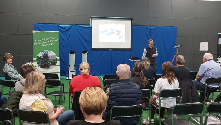 Predavanje Ogrena Variole o životu ljudi u svemiru 21. svibnja 2023. na 7. Hrašćinskom astru (foto M.Vujić)