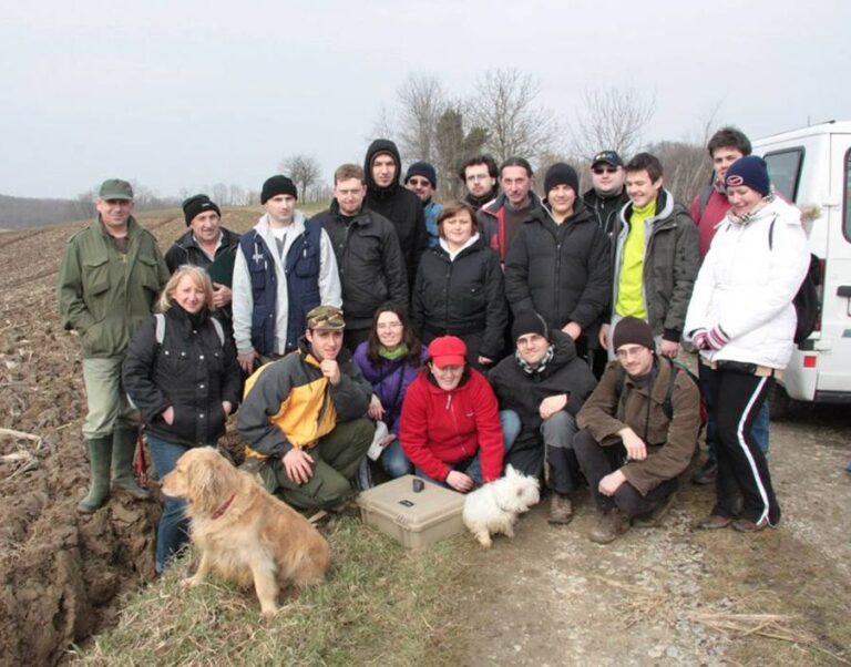 Točno 13 godina: ekipa hrvatskih astronoma amatera upravo je pronašla križevački meteorit 20. veljače 2011. godine (foto Korado Korlević)