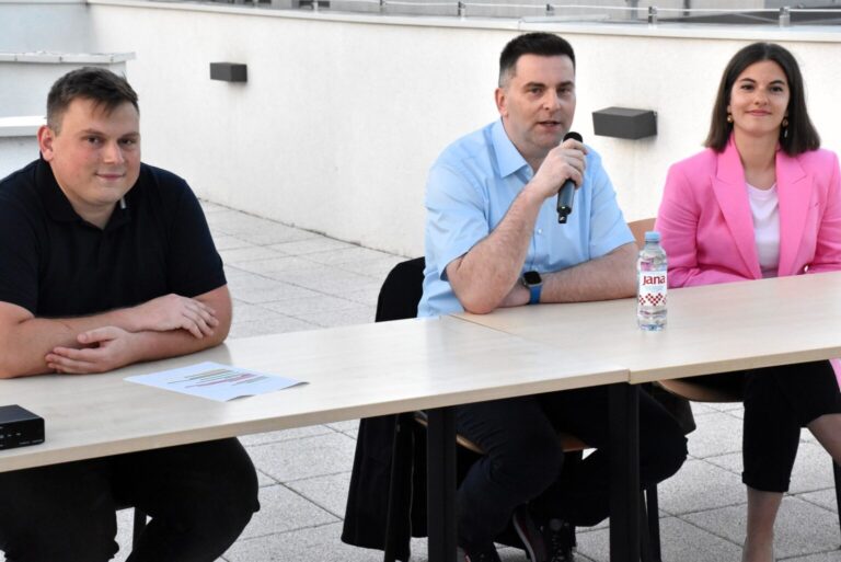 Sudionici tribine Kaj bumo jeli? (slijeva nadesno Martin Topljak, Mario Ščetar i Matea Habuš; foto Silvia Novosel)