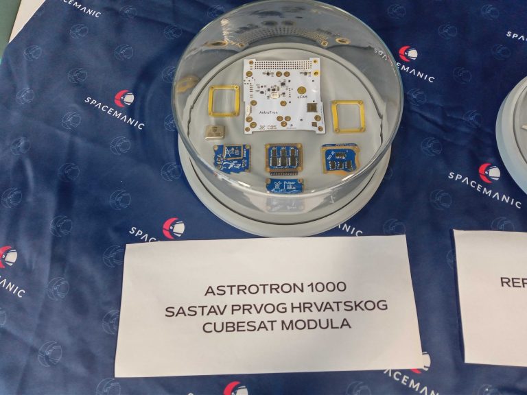 Replika unutrašnjosti prvog hrvatskog (nano)satelita izložena na ovogodišnjem, 8. Hrašćinskom astru (foto R.Matić)